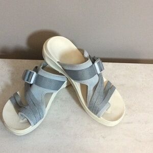 9 Merrill Light Gray Strappy Slide Sandals